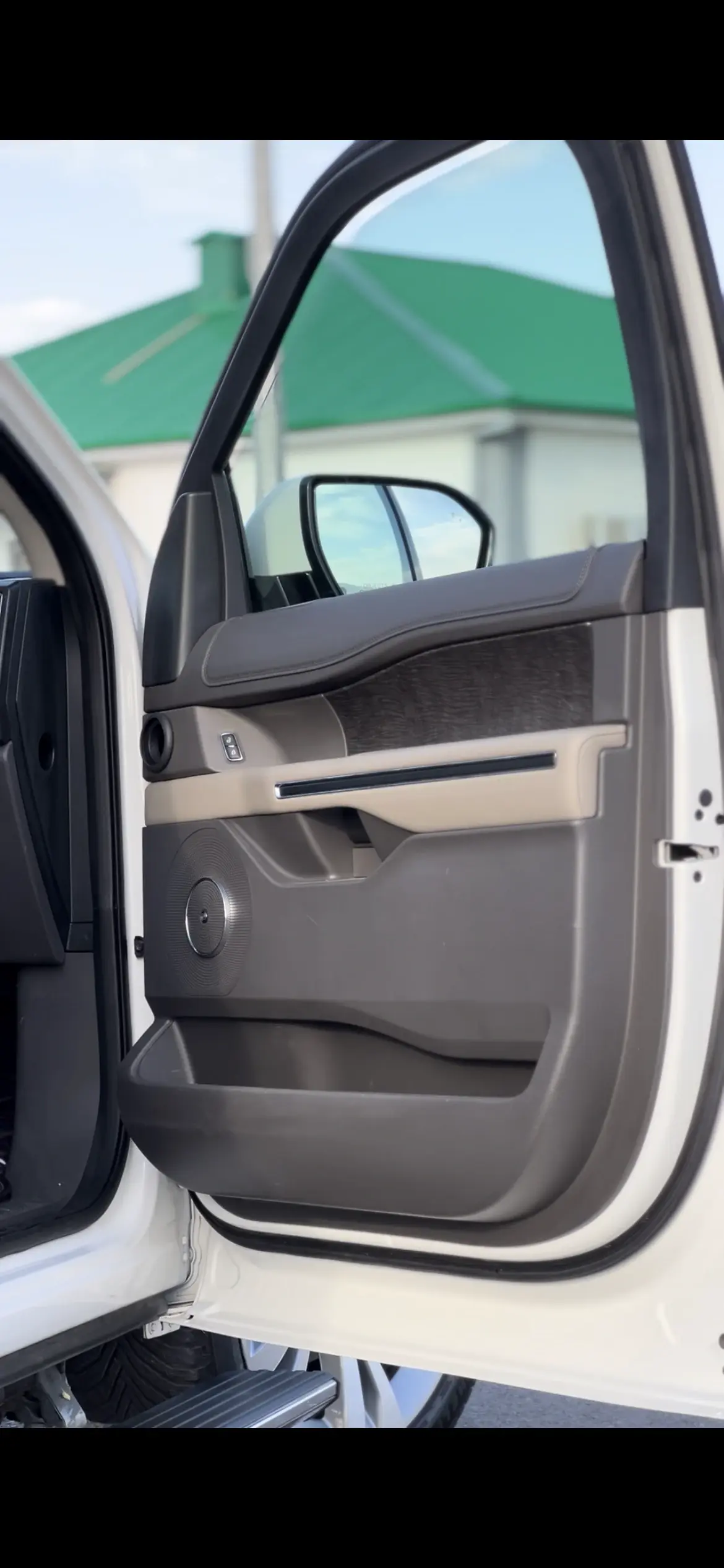 Ford Expedition — 8/9