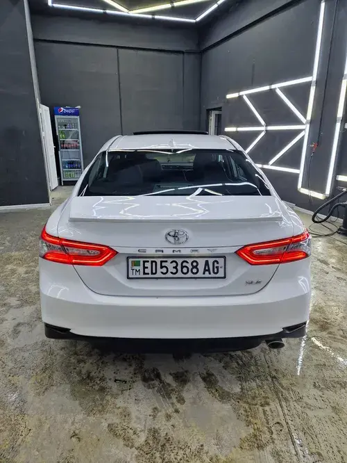 Toyota Camry — 5/10