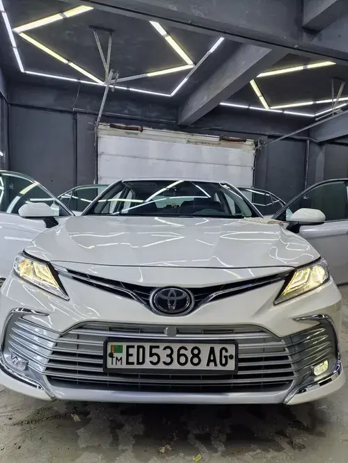 Toyota Camry — 3/10