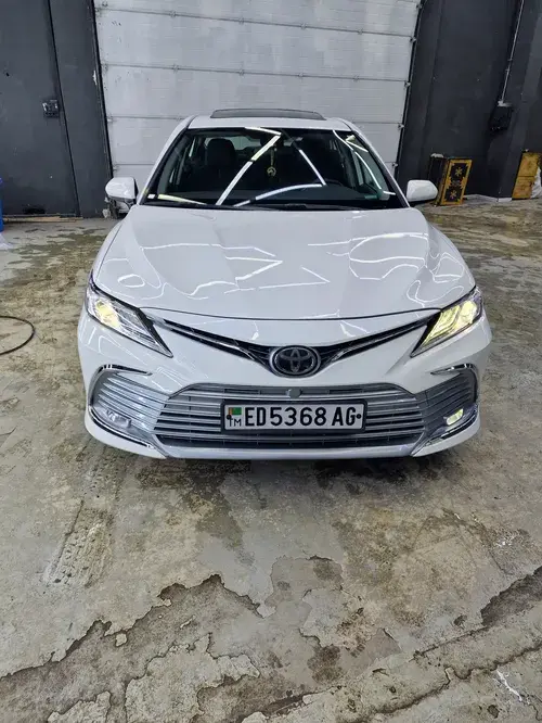 Toyota Camry — 4/10