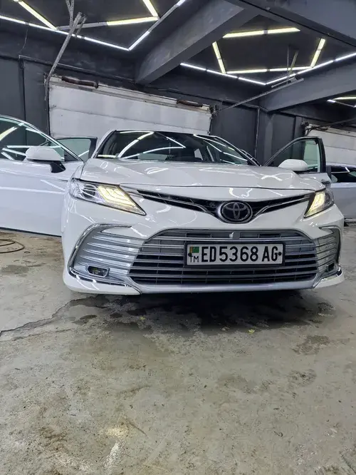 Toyota Camry — 7/10
