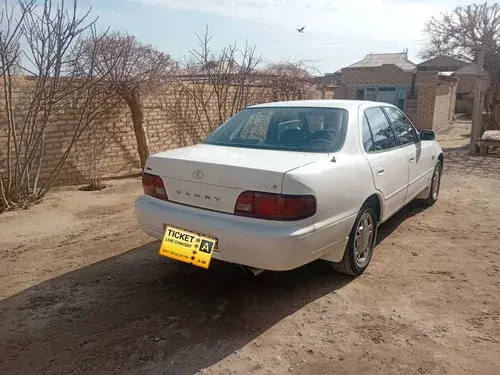 Toyota Camry — 5/8