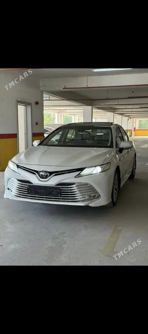 Toyota Camry — 1/10