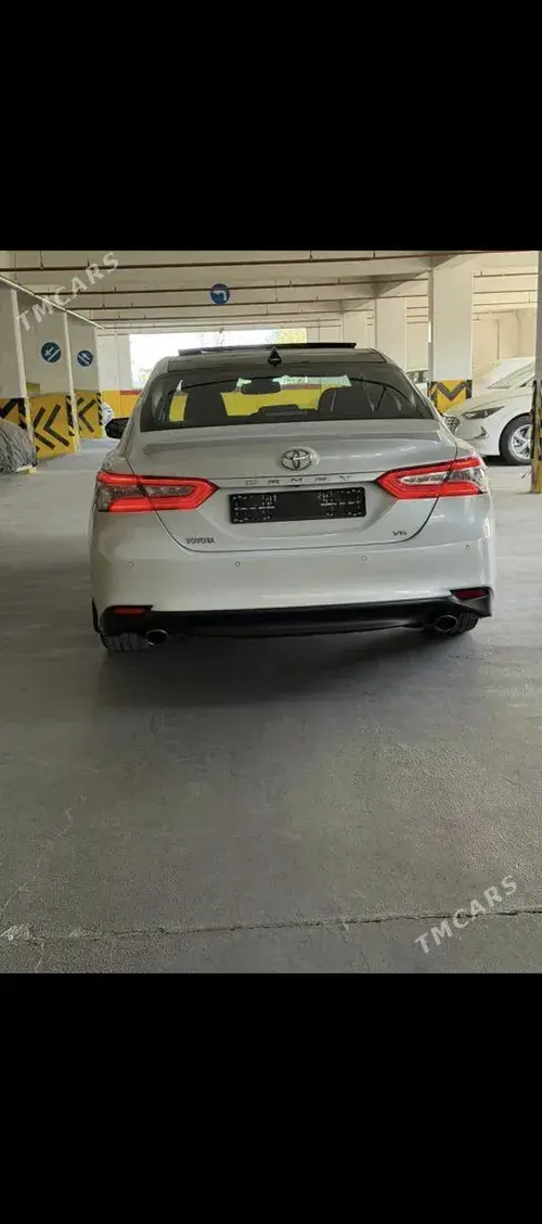 Toyota Camry — 4/10