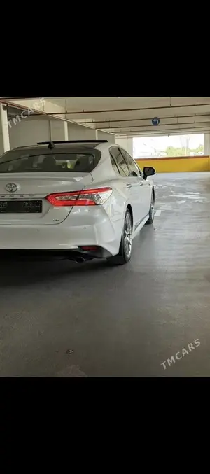 Toyota Camry thumbnail 6