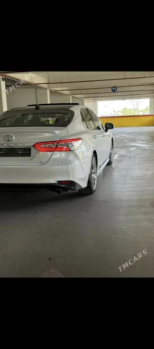 Toyota Camry — 6/10