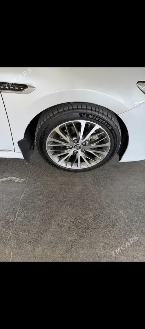 Toyota Camry — 8/10