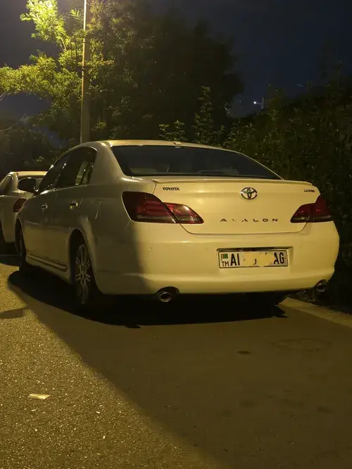 Toyota Avalon — 3/5