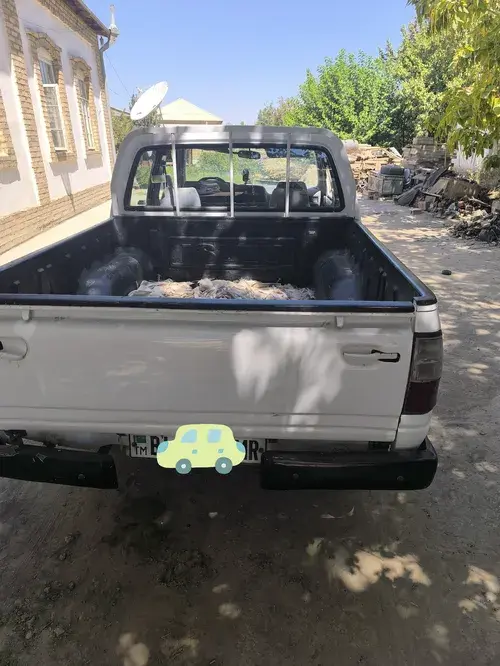 Isuzu Pickup — 2/3