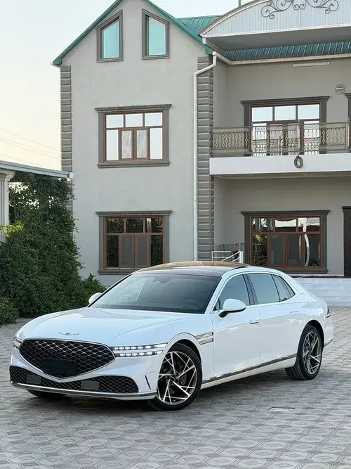 Genesis G90 — 1/4