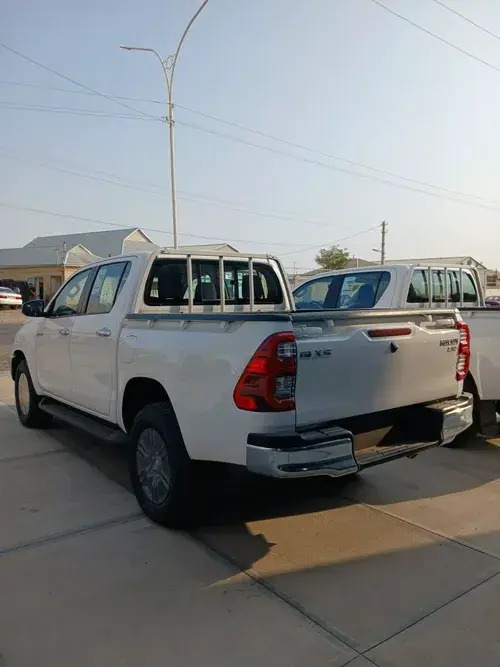 Toyota Hilux — 2/5