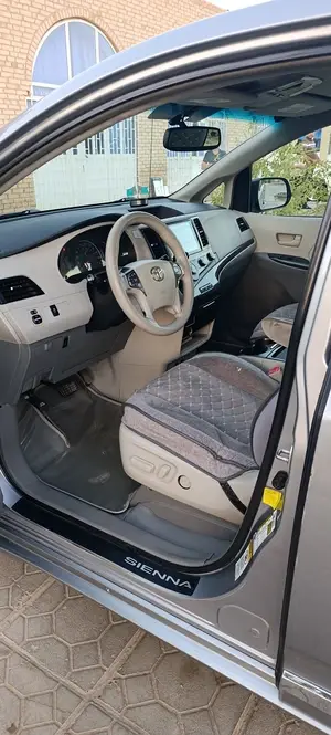 Toyota Sienna thumbnail 6