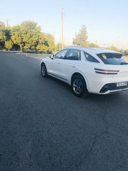 Genesis GV70 — 3/9