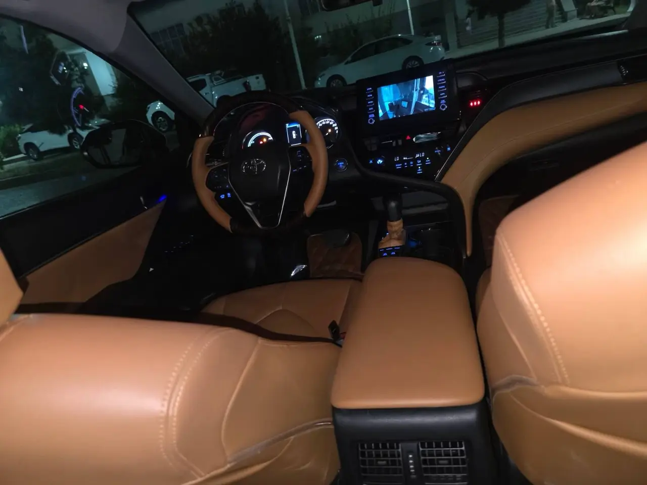 Toyota Camry Hybrid — 1/4