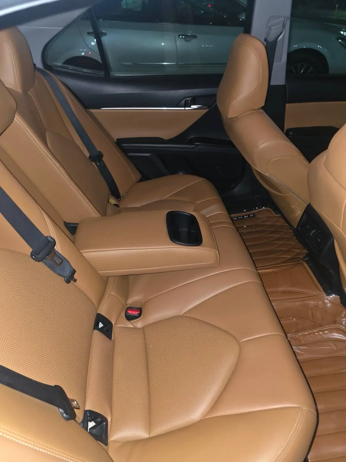 Toyota Camry Hybrid — 2/4