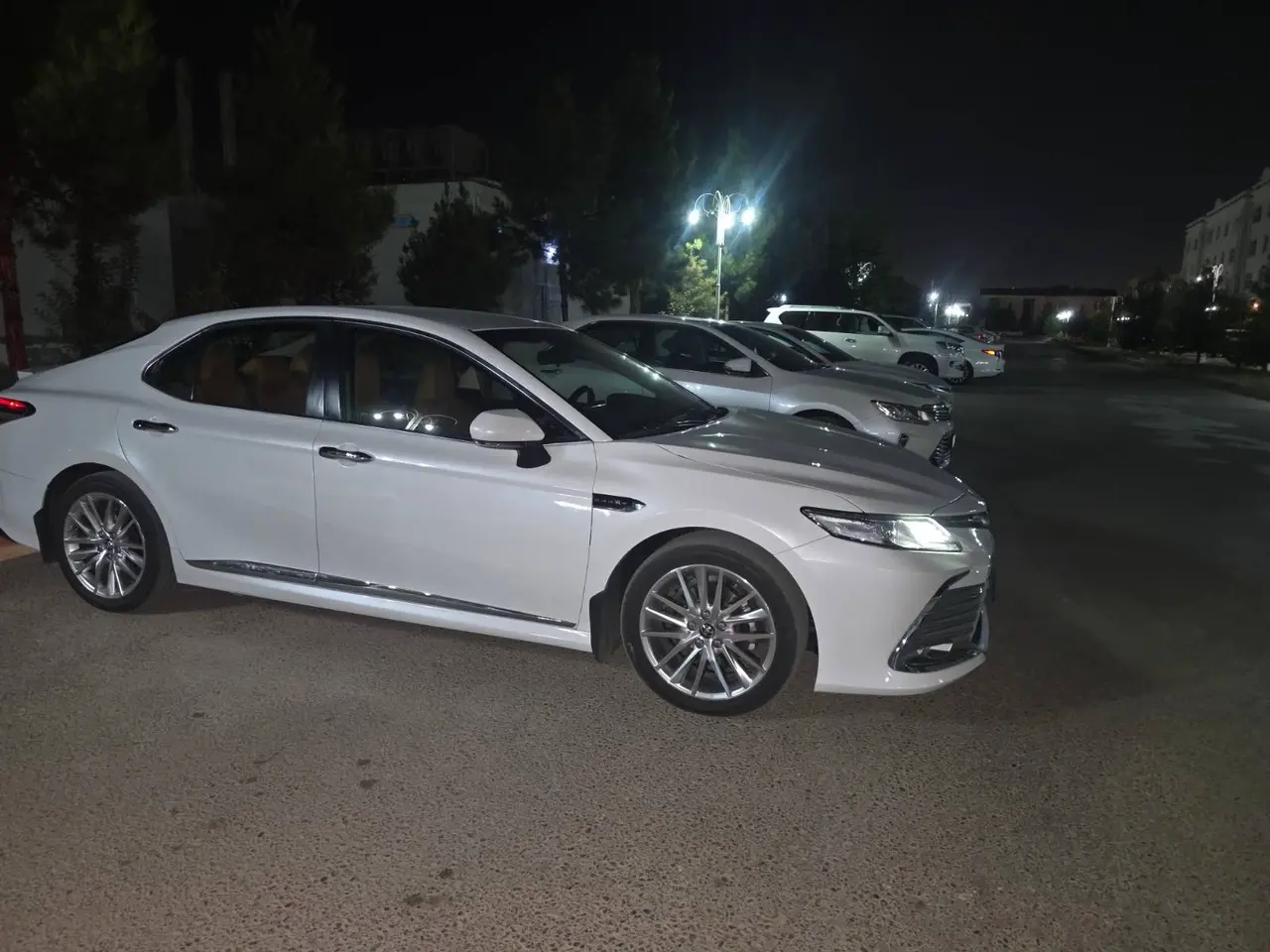 Toyota Camry Hybrid — 4/4