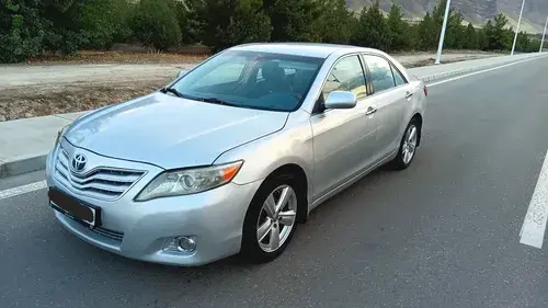 Toyota Camry — 2/7