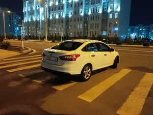 Ford Focus thumbnail 4