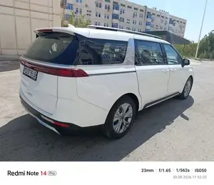 Kia Carnival thumbnail 4