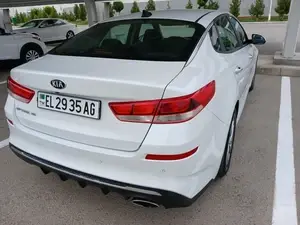 Kia Optima thumbnail 2