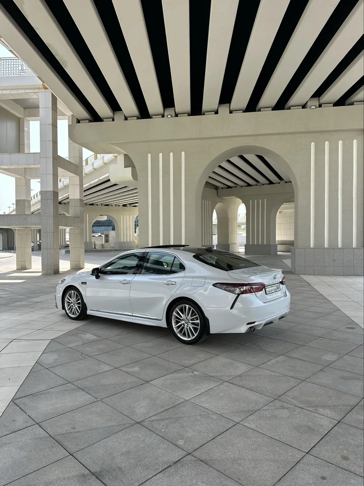 Toyota Camry — 6/8