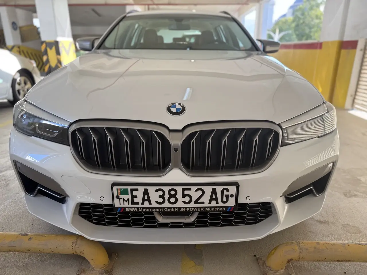 BMW 530i — 1/8