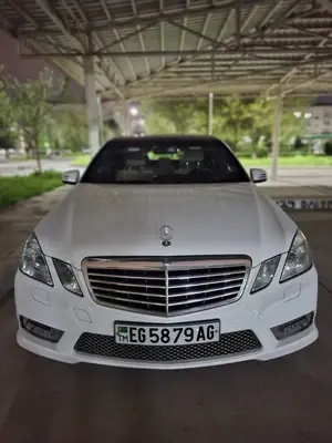 Mercedes-Benz E350 thumbnail 2