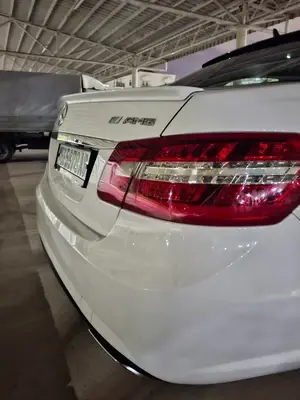 Mercedes-Benz E350 thumbnail 5