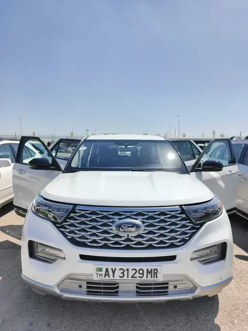 Ford Explorer — 1/10