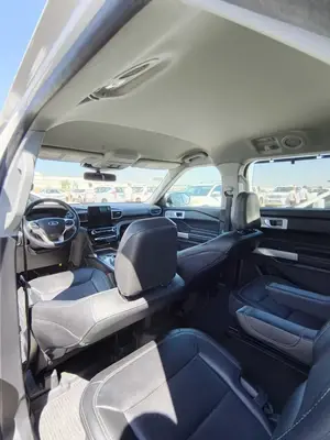 Ford Explorer thumbnail 4