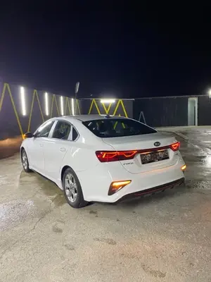 Kia Forte thumbnail 2