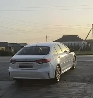 Toyota Corolla thumbnail 6