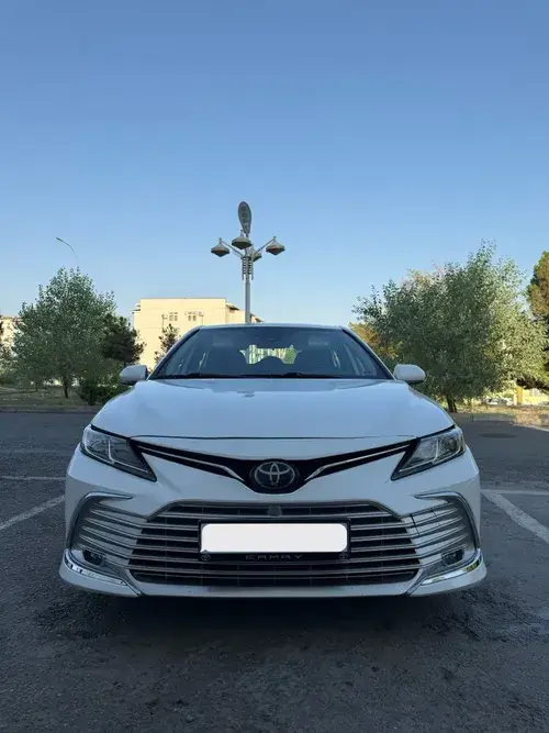 Toyota Camry — 1/10
