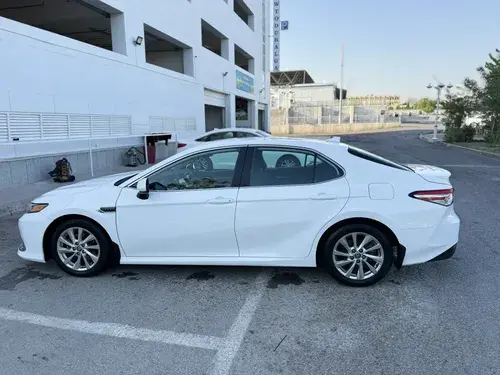Toyota Camry — 7/10