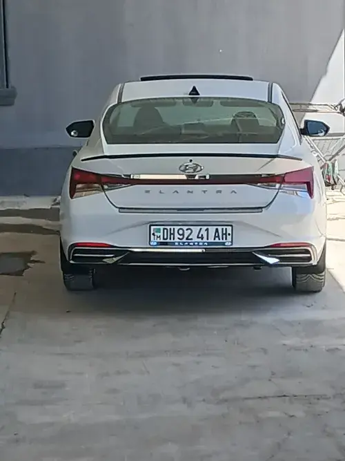 Hyundai Elantra — 1/7