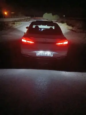 Hyundai Elantra thumbnail 6