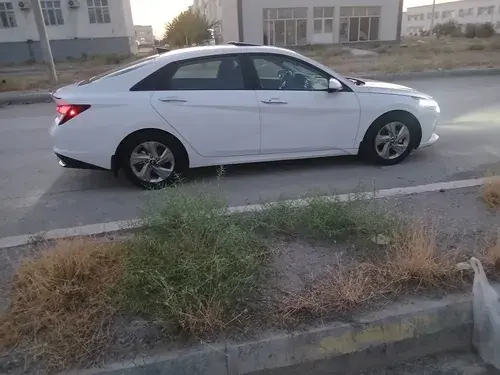 Hyundai Elantra — 3/7