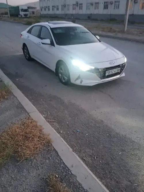 Hyundai Elantra — 2/7