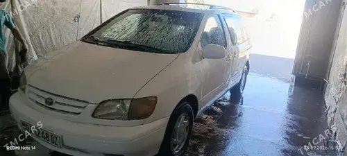 Toyota Sienna — 2/4