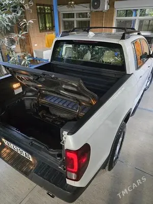 Honda Ridgeline thumbnail 9