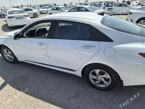 Hyundai Elantra — 2/10