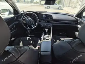 Hyundai Elantra thumbnail 7