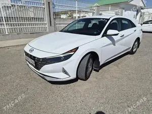 Hyundai Elantra thumbnail 9