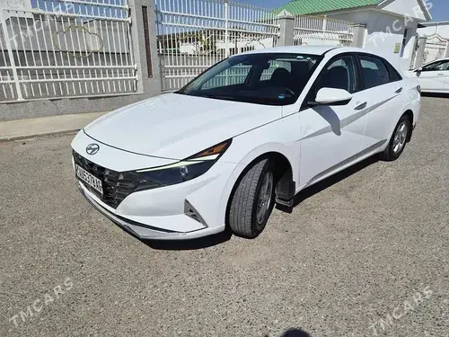 Hyundai Elantra — 9/10