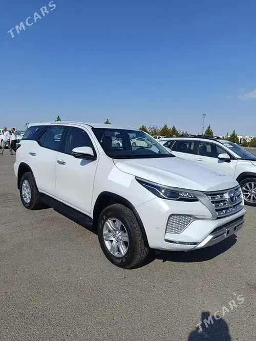 Toyota Fortuner — 1/7
