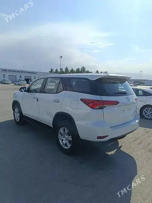 Toyota Fortuner — 3/7