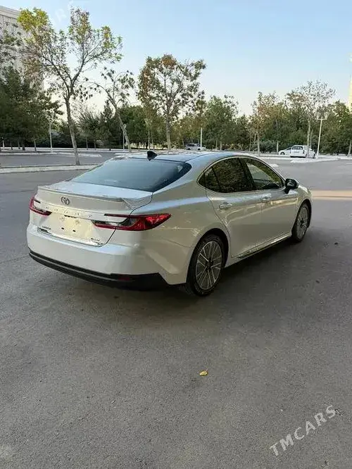 Toyota Camry — 2/7