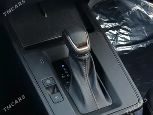 Toyota Corolla Cross thumbnail 6