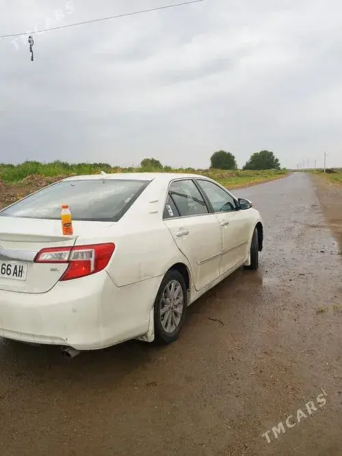 Toyota Camry — 2/8