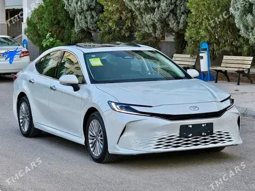 Toyota Camry — 6/10